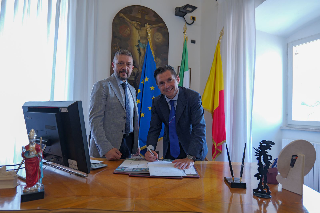 Ascoli Piceno - Fioravanti firma in Comune e avvia il secondo mandato da sindaco